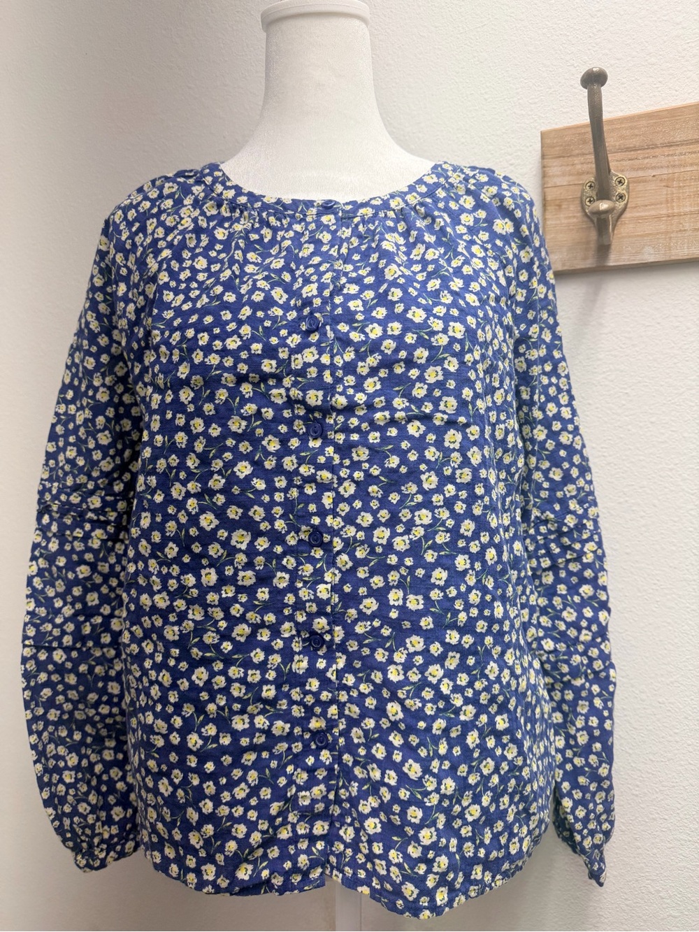 a.n.a Blue Floral Button-Down Blouse size medium